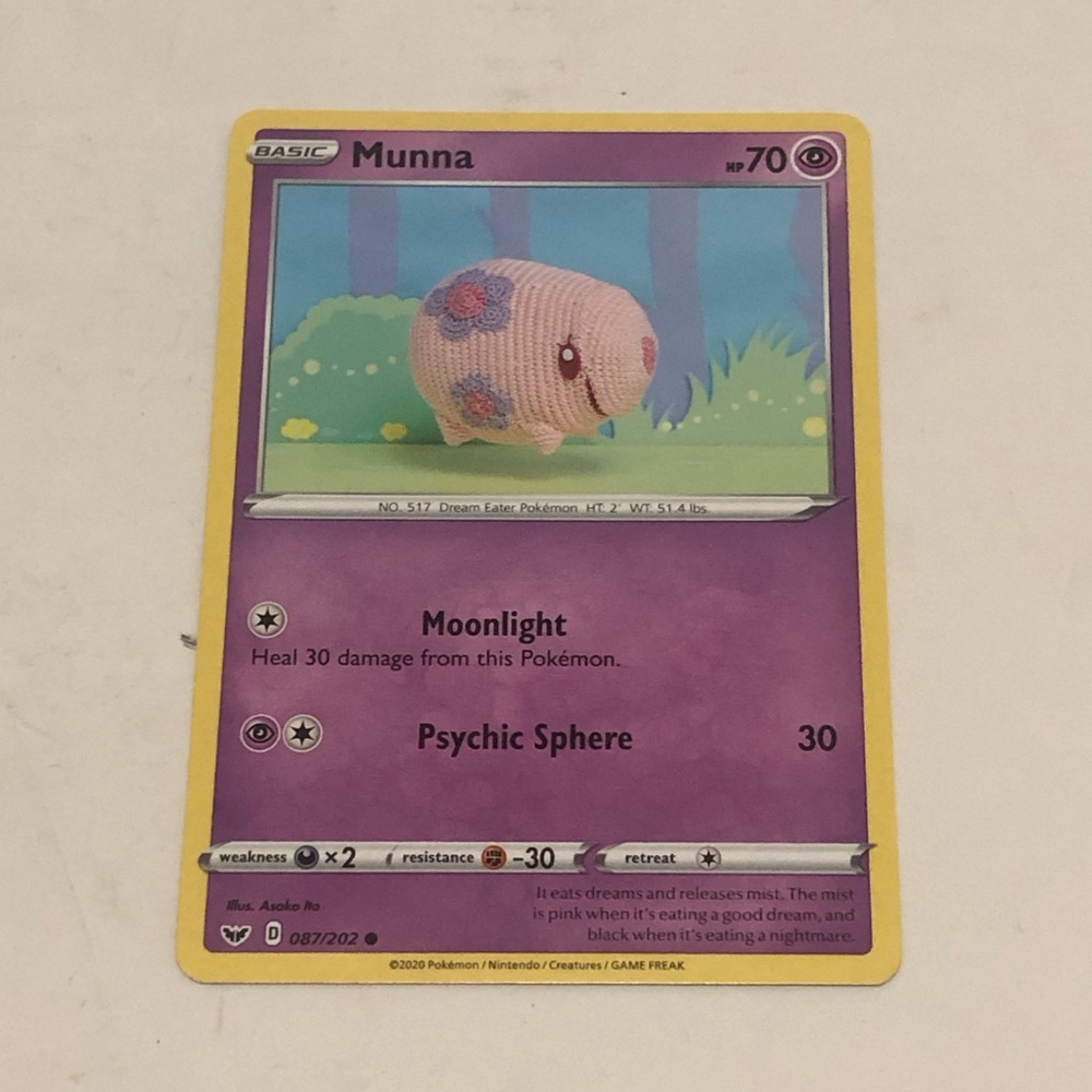 Pokemon Munna Card - Purple and Pink